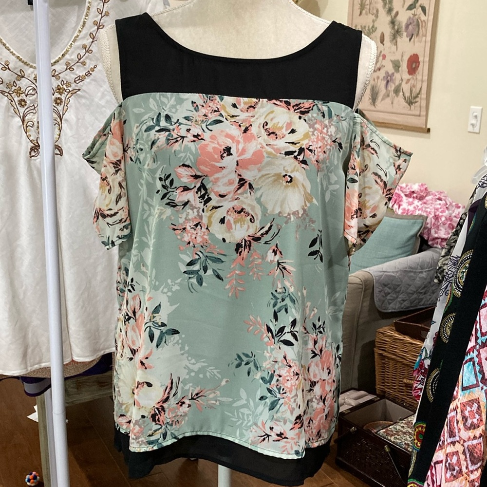 Cold Shoulder NWOT